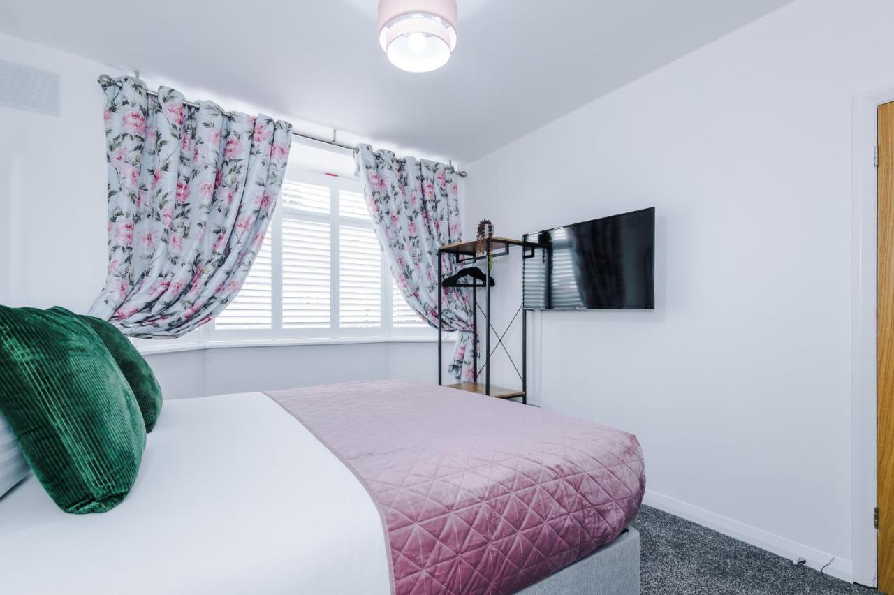 Lincroft House - 3bed Luxury Retreat Serviced Away From Casa de Férias Coventry