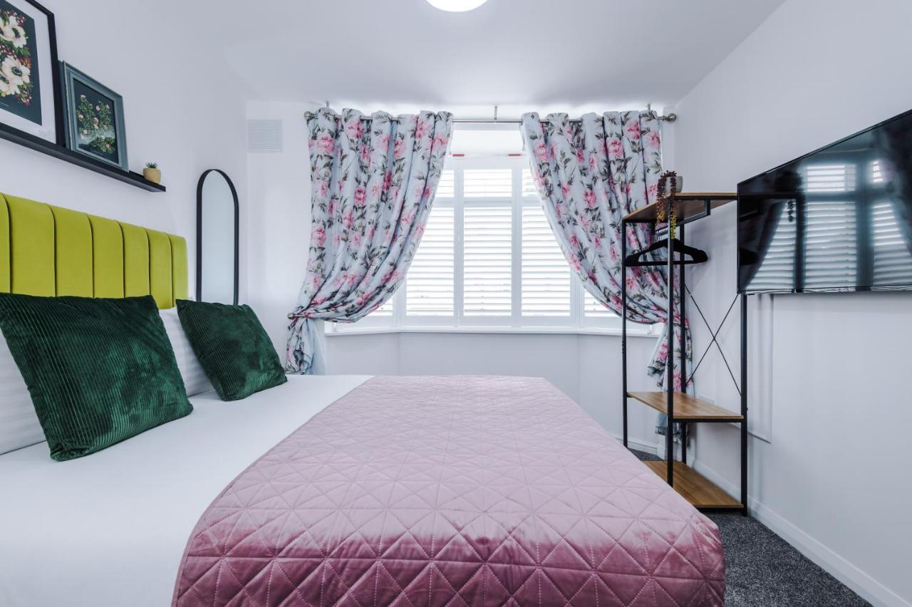 Lincroft House - 3bed Luxury Retreat Serviced Away From Holiday home Coventry